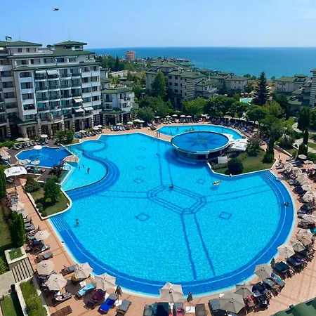 リゾート Emerald &