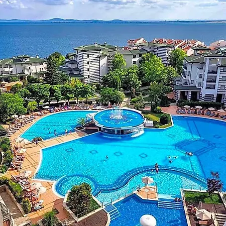Resort Emerald & 5*