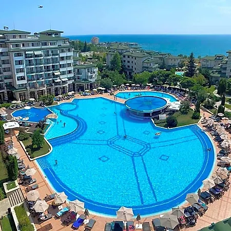 منتجع وسبا إميرالد بيتش 5*